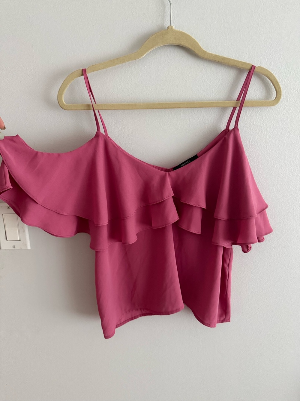 Forever 21 Pink Ruffle Off-Shoulder Top Size L